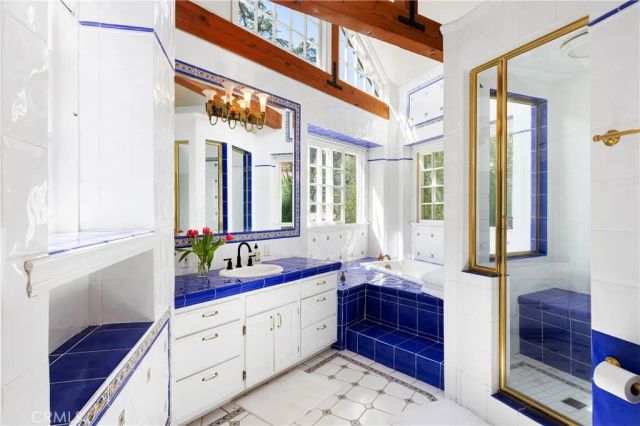 4650 Encino Avenue, Encino, CA 91316