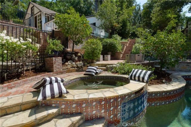 4650 Encino Avenue, Encino, CA 91316
