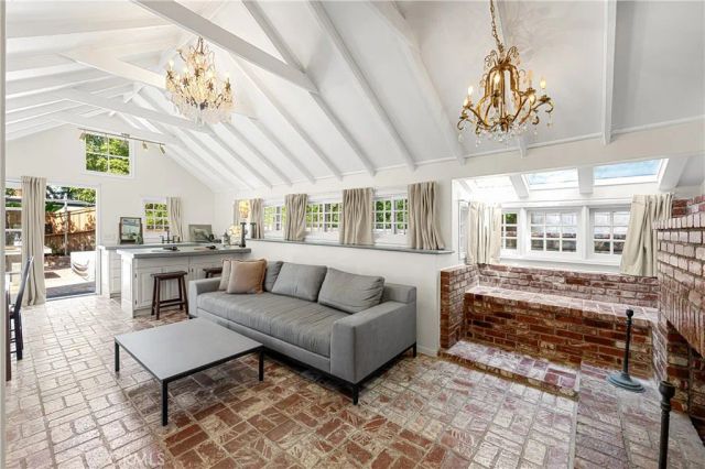 4650 Encino Avenue, Encino, CA 91316