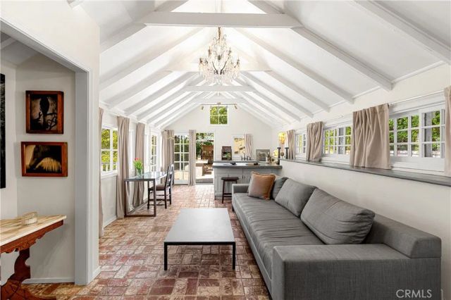 4650 Encino Avenue, Encino, CA 91316