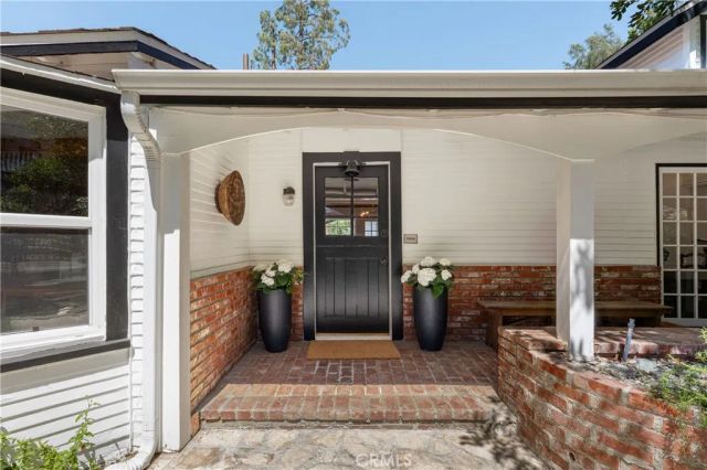 4650 Encino Avenue, Encino, CA 91316