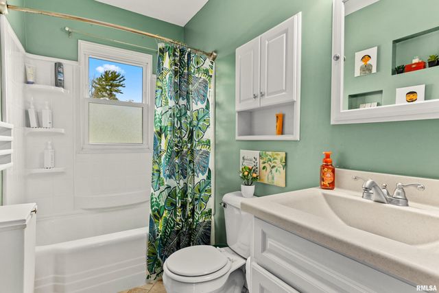 121 ALBERT Street, Washington, IL 61571