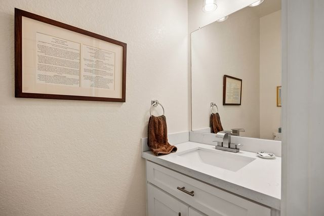 1810 Athens Ave, Kerrville, TX 78028