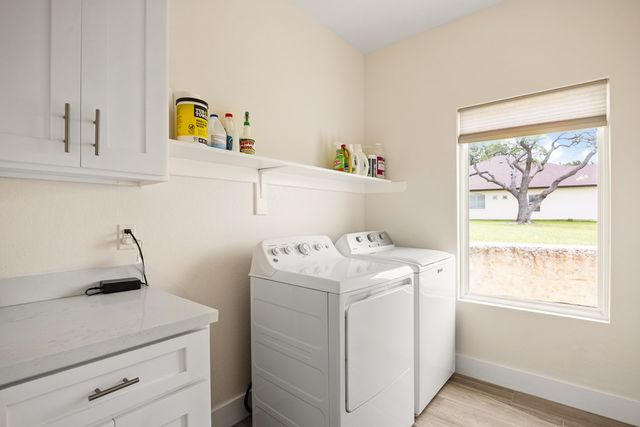 1810 Athens Ave, Kerrville, TX 78028