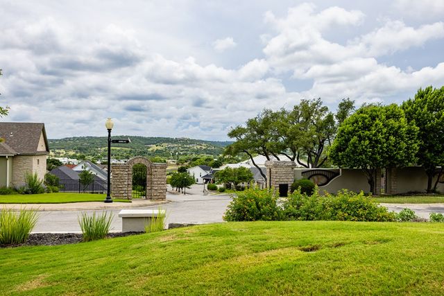 1810 Athens Ave, Kerrville, TX 78028