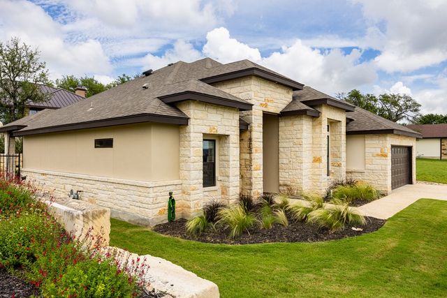 1810 Athens Ave, Kerrville, TX 78028