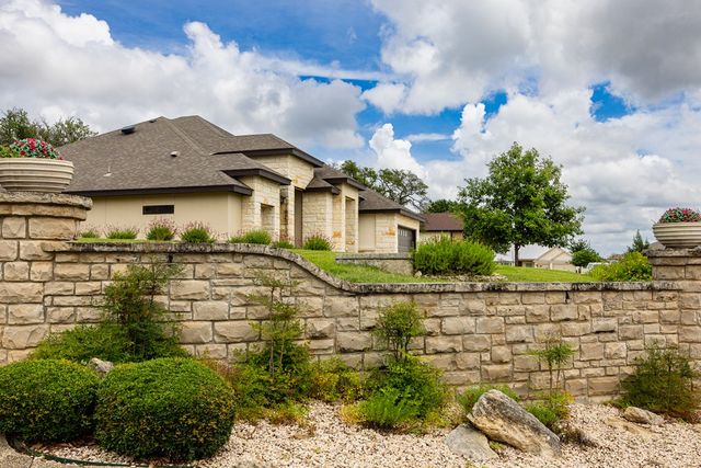 1810 Athens Ave, Kerrville, TX 78028