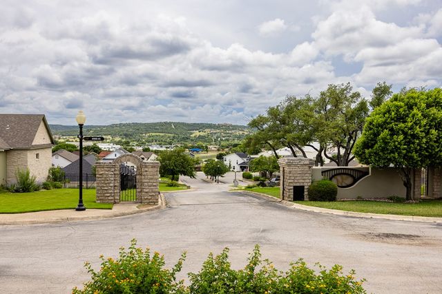 1810 Athens Ave, Kerrville, TX 78028