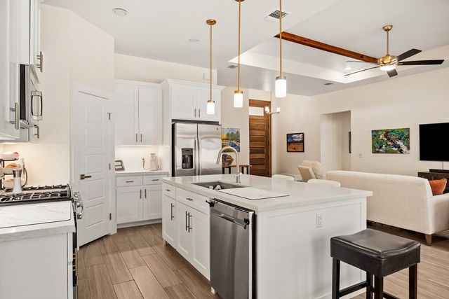 1810 Athens Ave, Kerrville, TX 78028