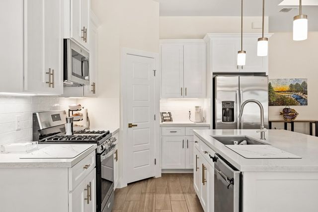 1810 Athens Ave, Kerrville, TX 78028