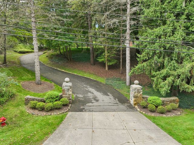 6022 Orion Road, Rochester Hills, MI 48306