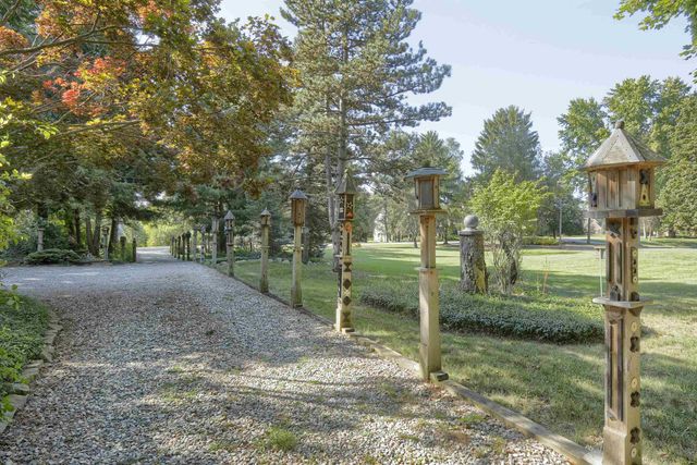 6022 Orion Road, Rochester Hills, MI 48306