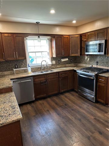 89 Snug Harbor DR, Hampton, VA 23661