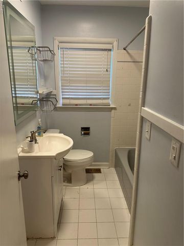 89 Snug Harbor DR, Hampton, VA 23661