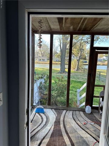 89 Snug Harbor DR, Hampton, VA 23661