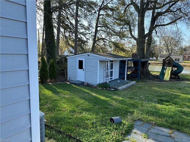 89 Snug Harbor DR, Hampton, VA 23661