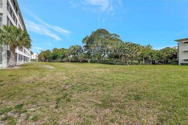 4800 Hillcrest Ln 207, Hollywood, FL 33021