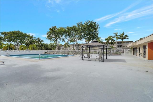 4800 Hillcrest Ln 207, Hollywood, FL 33021