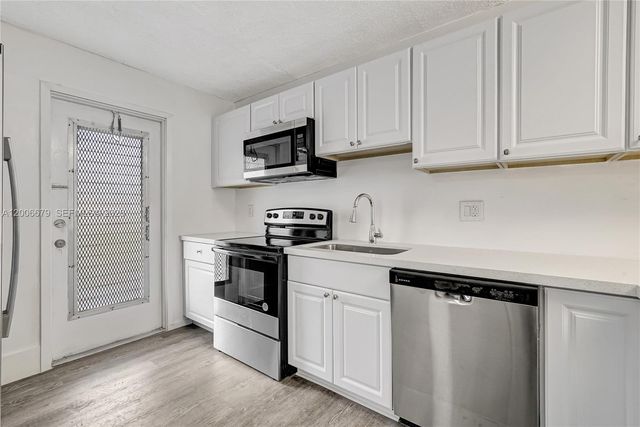 4800 Hillcrest Ln 207, Hollywood, FL 33021