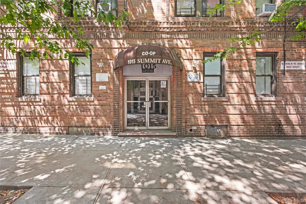 1015 Summit Avenue 4A, Bronx, NY 10452 — exterior