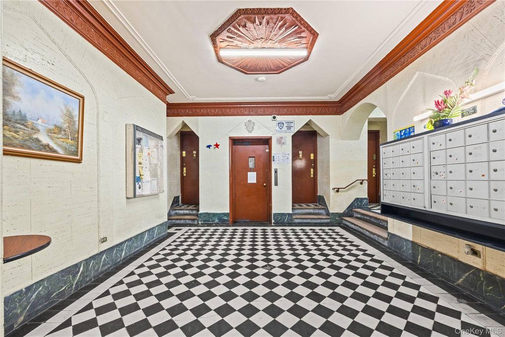1015 Summit Avenue 4A, Bronx, NY 10452 — photo 2