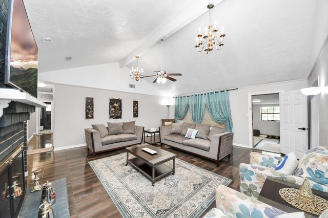 12415 Campos Drive, Houston, TX 77065