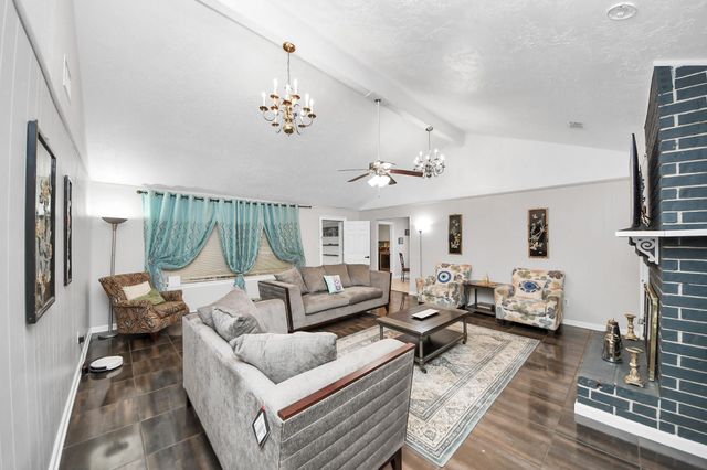 12415 Campos Drive, Houston, TX 77065