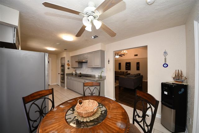 12415 Campos Drive, Houston, TX 77065