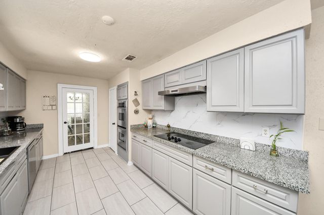 12415 Campos Drive, Houston, TX 77065