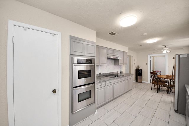 12415 Campos Drive, Houston, TX 77065
