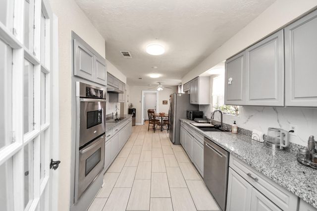12415 Campos Drive, Houston, TX 77065