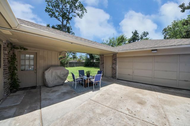 12415 Campos Drive, Houston, TX 77065