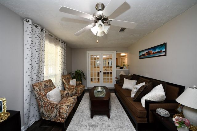 12415 Campos Drive, Houston, TX 77065