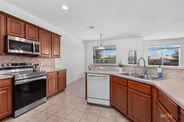 1117 Cockrill Court, Hutto, TX 78634