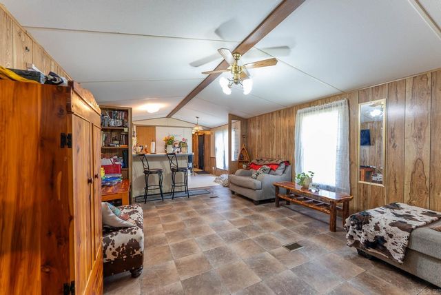 302 W 5th Street, Hardy, AR 72542
