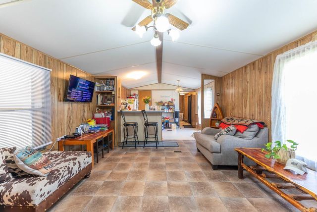 302 W 5th Street, Hardy, AR 72542