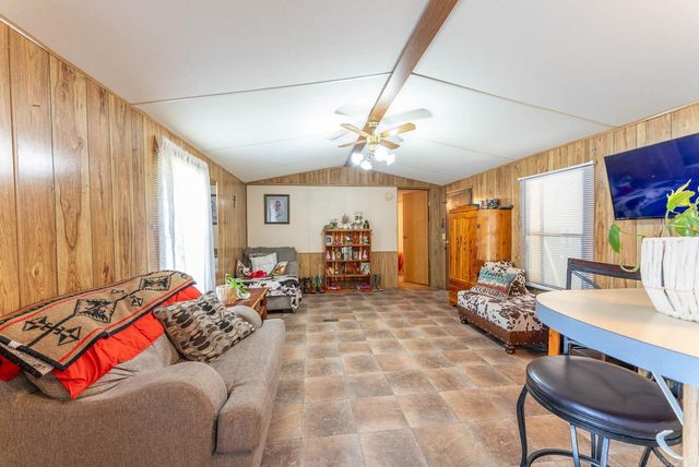 302 W 5th Street, Hardy, AR 72542
