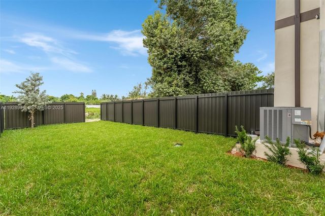 1962 NW 107th St 1954, Miami, FL 33167