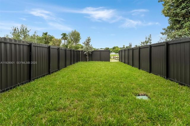 1962 NW 107th St 1954, Miami, FL 33167