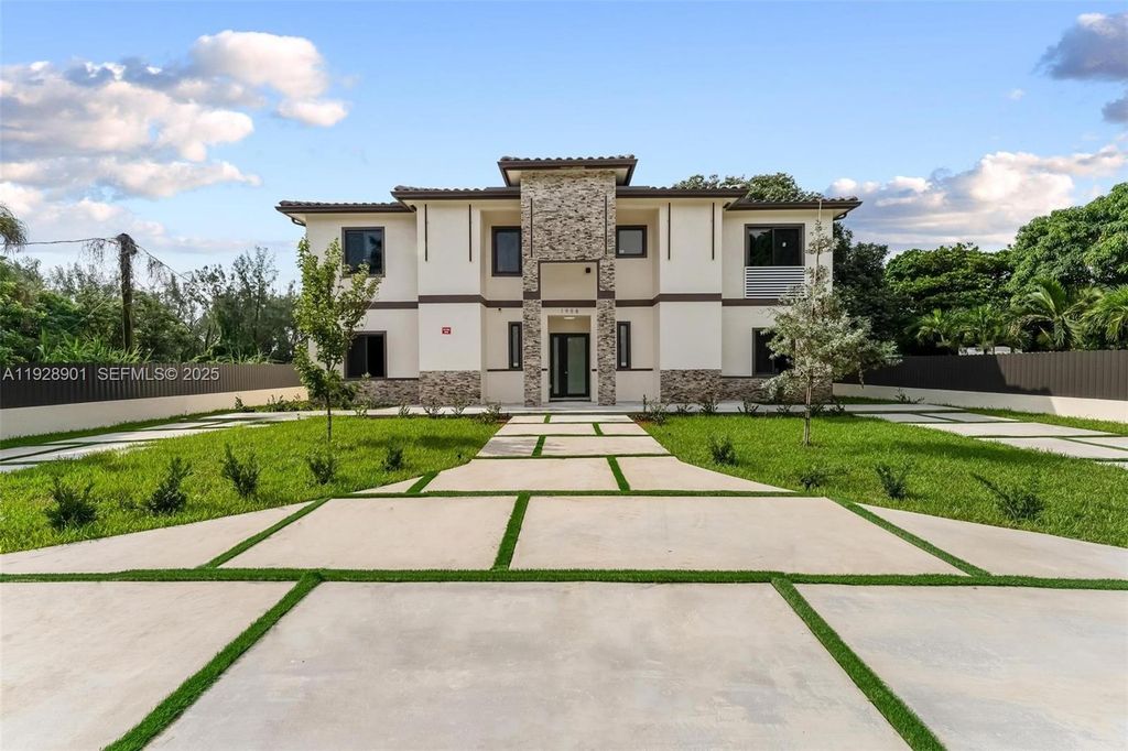 1962 NW 107th St 1954, Miami, FL 33167