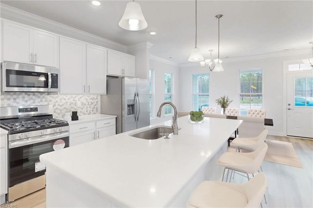 2206 Captiva LN, Chesapeake, VA 23321
