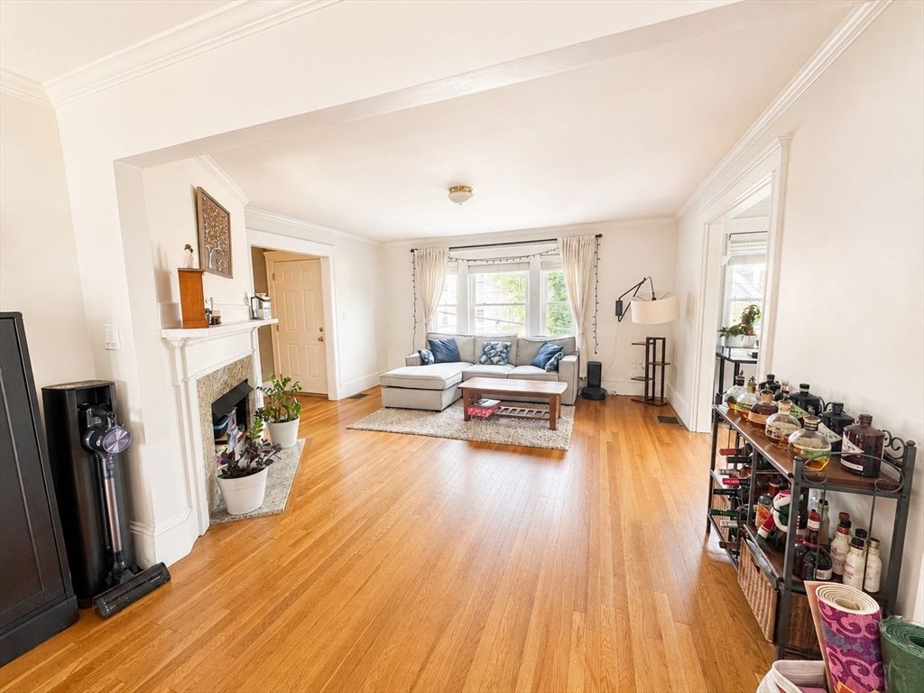 107 Charlesbank Rd 1, Newton, MA 02158