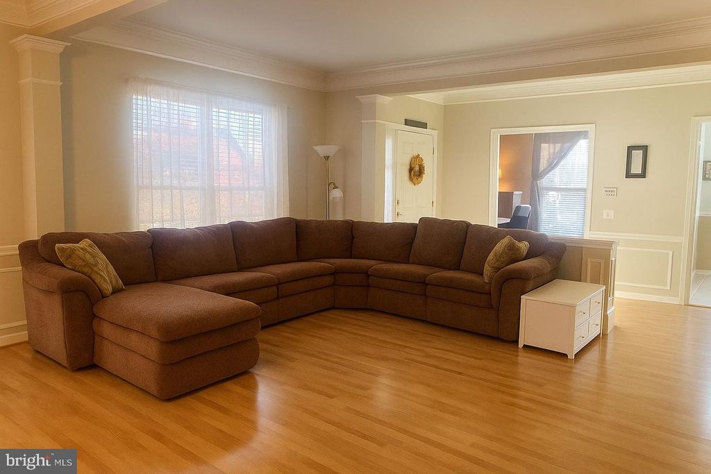 Image 5 of property listing at 12165 EDDYSTONE CT, Woodbridge, VA 22192