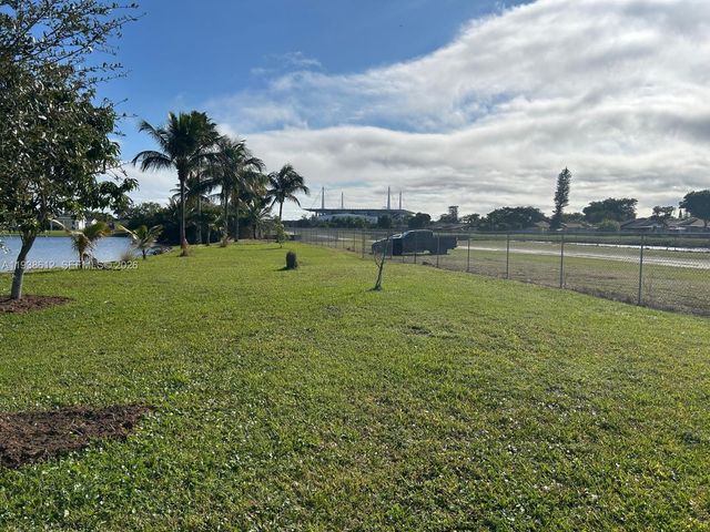 20501 NW 30th Ave, Miami Gardens, FL 33056