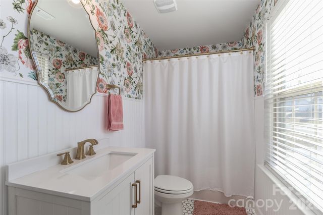 137 Northlake Drive, Statesville, NC 28677