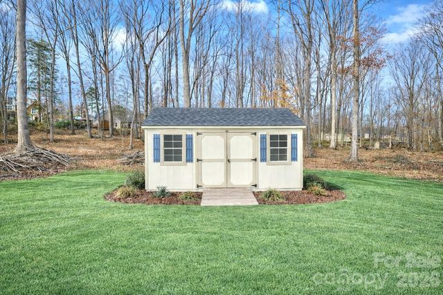 137 Northlake Drive, Statesville, NC 28677