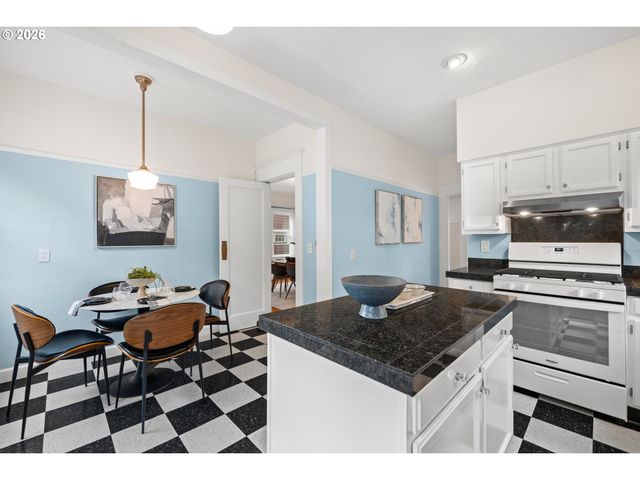 2930 Ne 24TH Ave, Portland, OR 97212