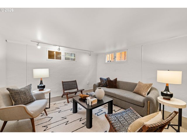 2930 Ne 24TH Ave, Portland, OR 97212