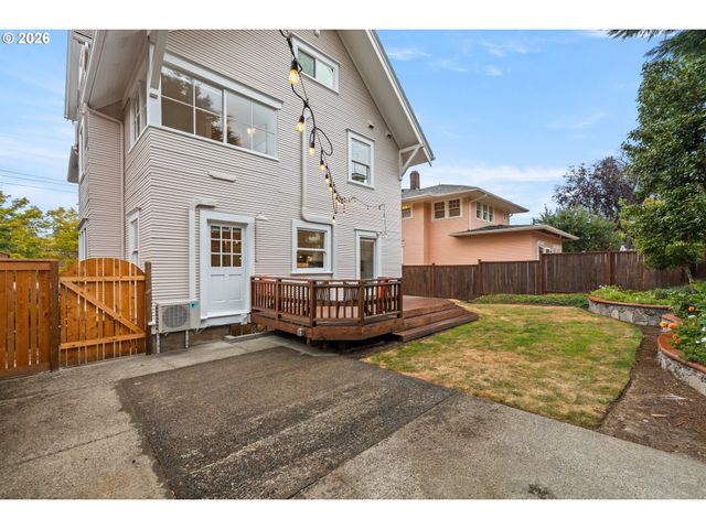 2930 Ne 24TH Ave, Portland, OR 97212