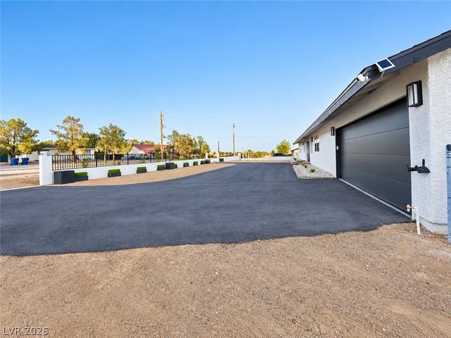 9035 West Hammer Lane, Las Vegas, NV 89149